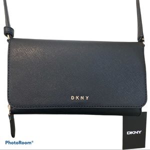 NEW! DKNY Crossbody Wallet Purse Sina Zipper Three Interior Compartments Black